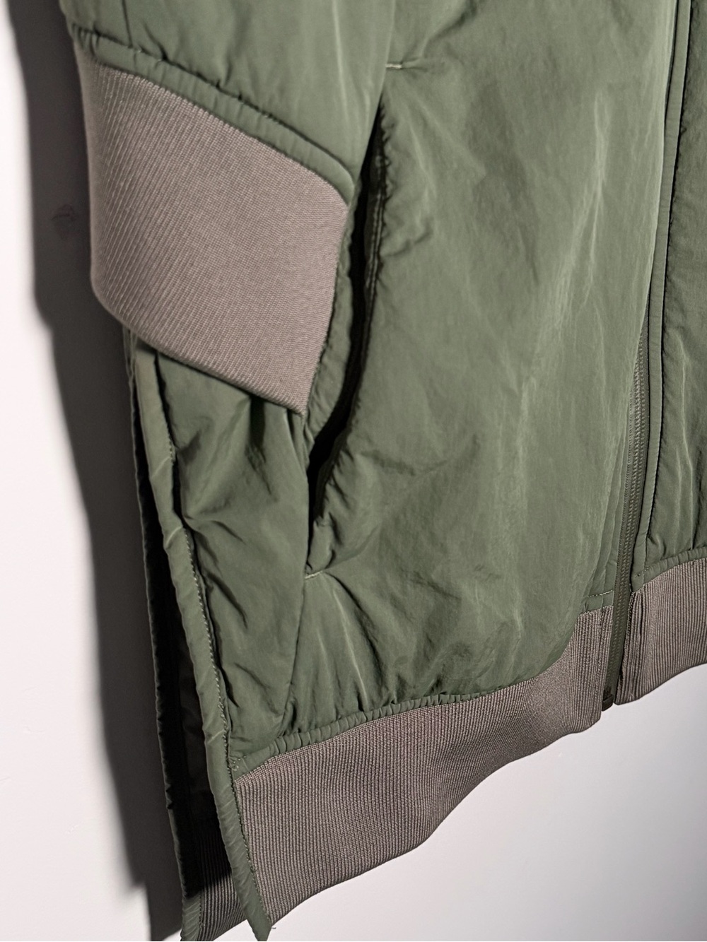 lululemon athletica Insultaed Bomber Vest Zip-Front Women's Vest Green - Picture 10 of 12